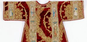 Image 1 (left). Dalmatic (detail), Anonymous, Italian, ca. 1450–75, Orphreys, embroidery, silk and metallic thread on linen plain weave, vel- vet, 104.1 x 111.8 centimeters, Detroit Institute of Arts, Gift: Mr. and Mrs. Edgar B. Whitcomb. N° 37.56