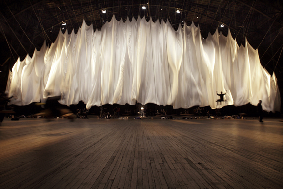 Ann Hamilton/The event of a thread | 2012-2013 Commissioned by Park Avenue Armory Kristy Edmunds, Curator New York, NY December 5, 2012-January 6, 2013