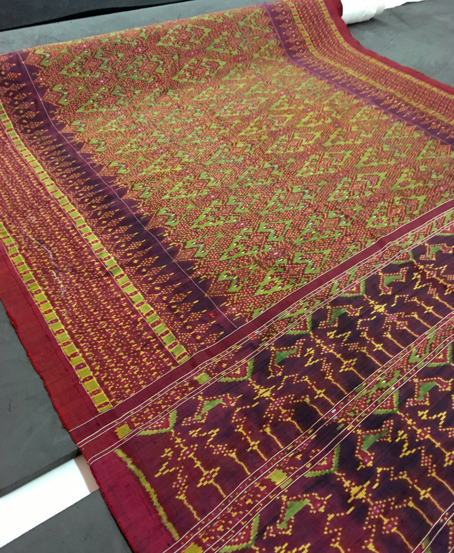 Polychromic silk ikat sampot (hol)