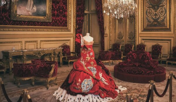 LOUVRE COUTURE- Art and fashion: statement pieces